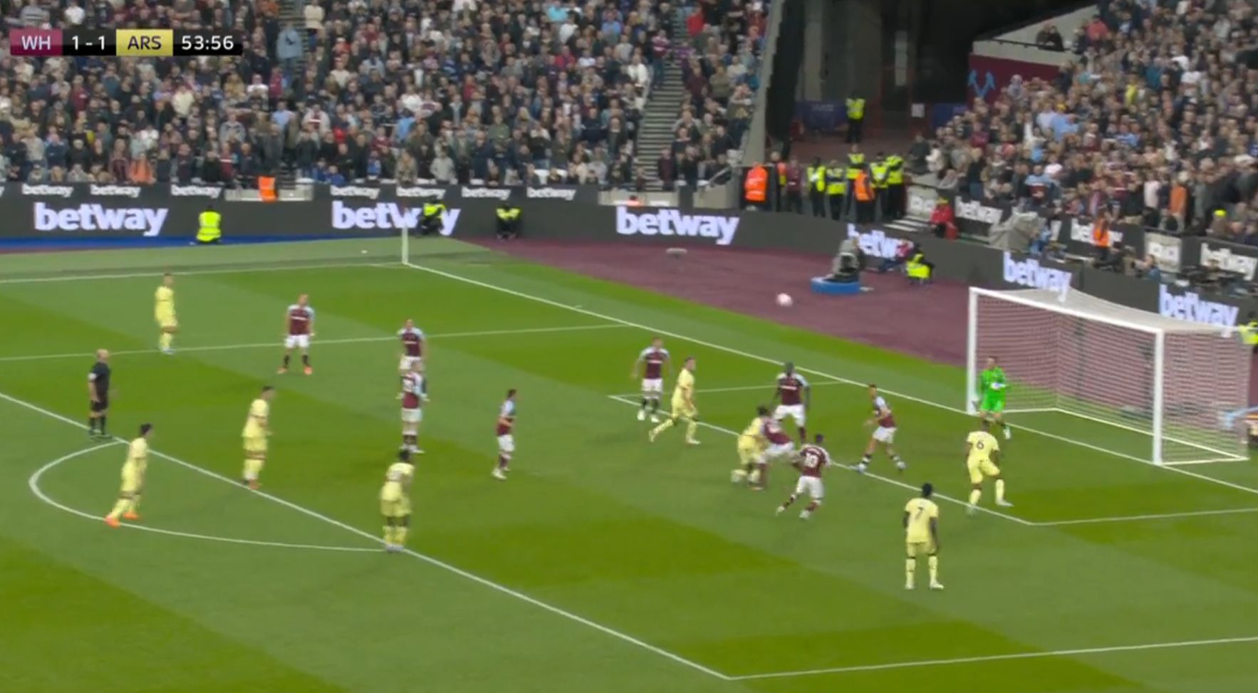 Gabriel heads in crucial goal for Arsenal in top four race