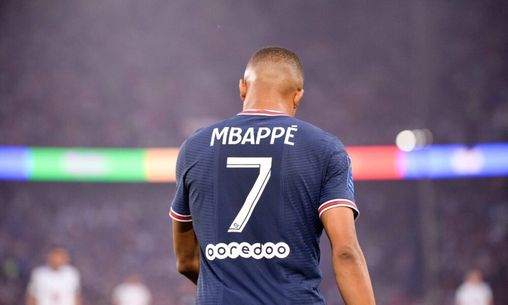 Mbappe set to stay at PSG for another 2 years on huge salary Mbappe set to stay at PSG for another 2 years on huge salary