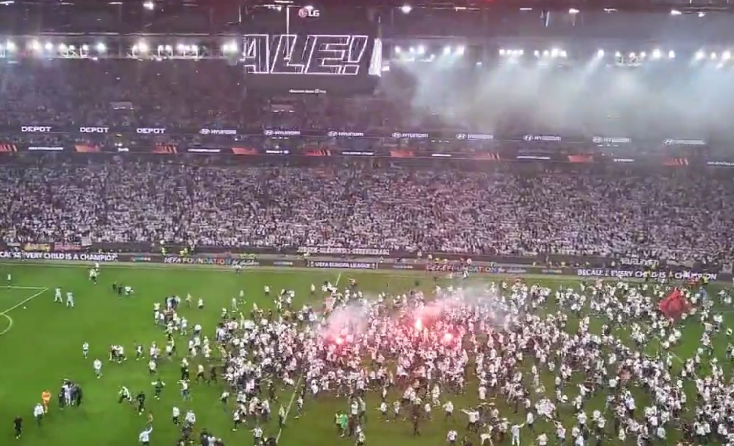 Crazy scenes as Frankfurt fans invade pitch