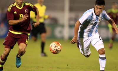 Man United set to bid for Ajax center back