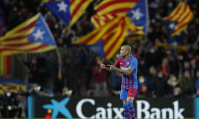 Dani Alves announces Barcelona departure 