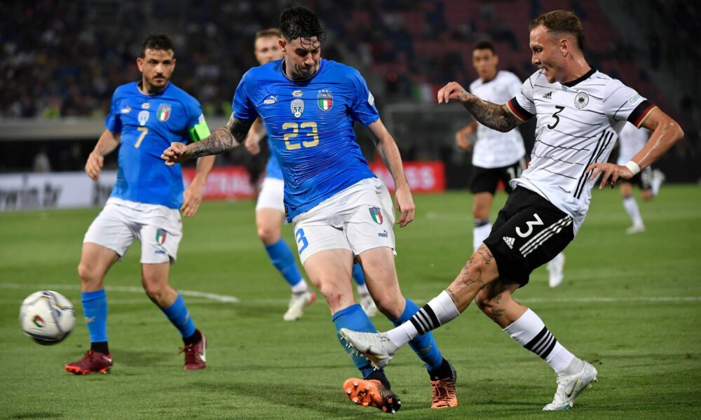 Hoffenheim chief speaks out over future of Man United-linked David Raum Hoffenheim chief speaks out over future of Man United-linked David Raum