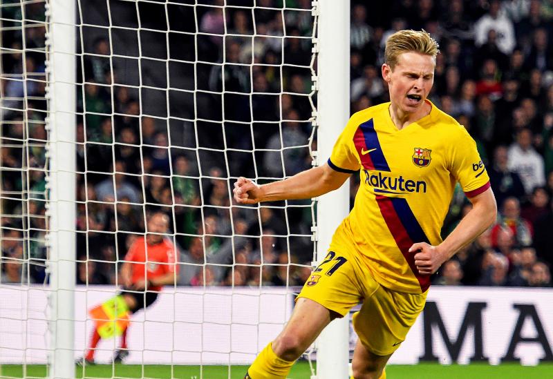 Manchester United close in on deal for De Jong Manchester United close in on deal for De Jong