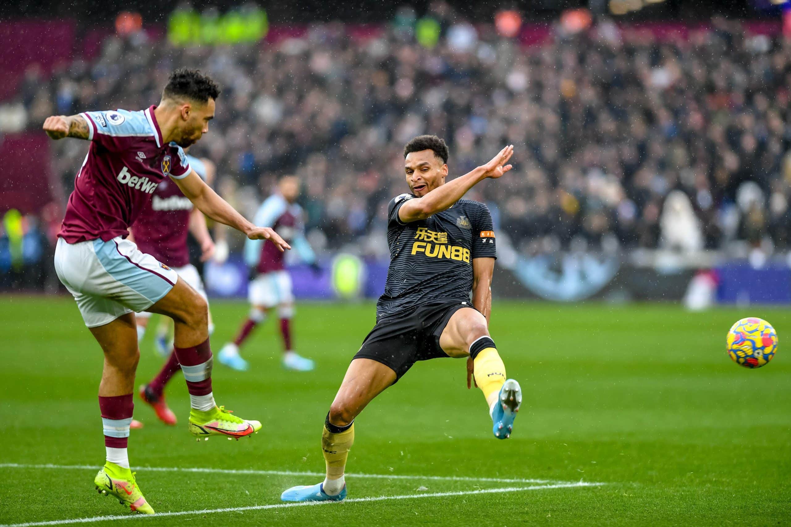 Bournemouth complete first summer signing as former West Ham defender joins