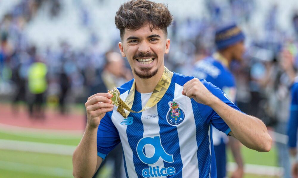 PSG announce big-money signing of Man United-linked Vitinha PSG announce big-money signing of Man United-linked Vitinha