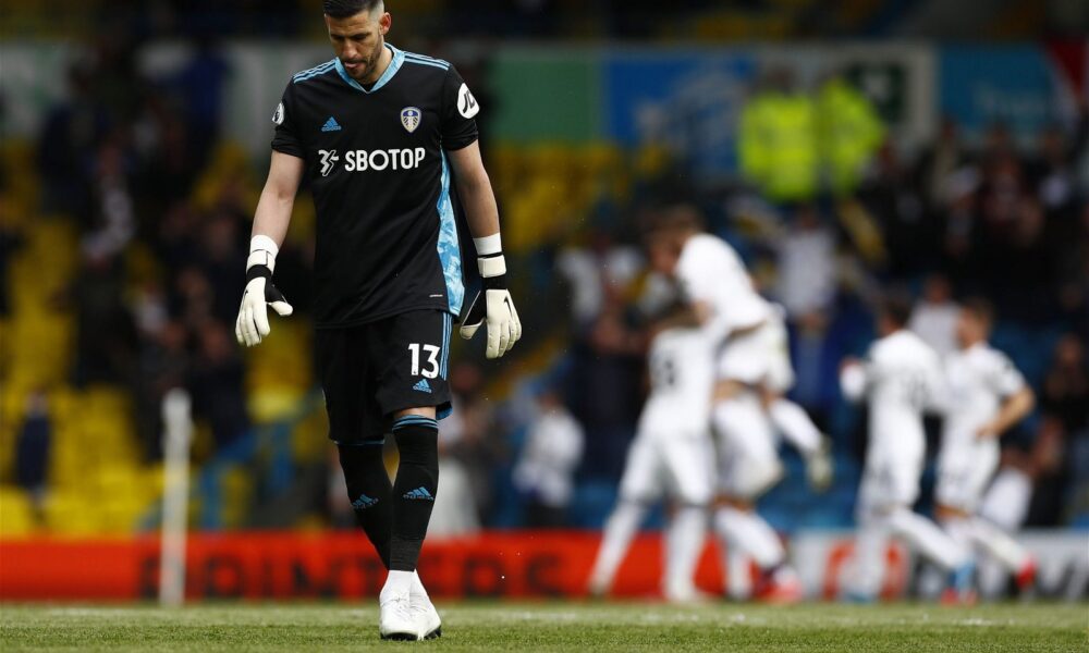 Leeds: Smyth drops Casilla transfer update