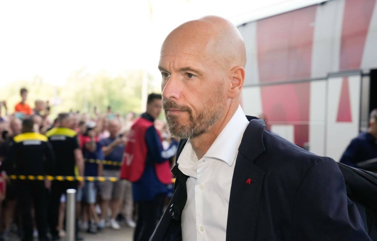 Ajax put ‘absolutely huge’ price tag on defender wanted by Arsenal and Man United