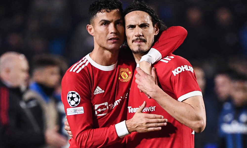 Barcelona considering Manchester United forward Cavani