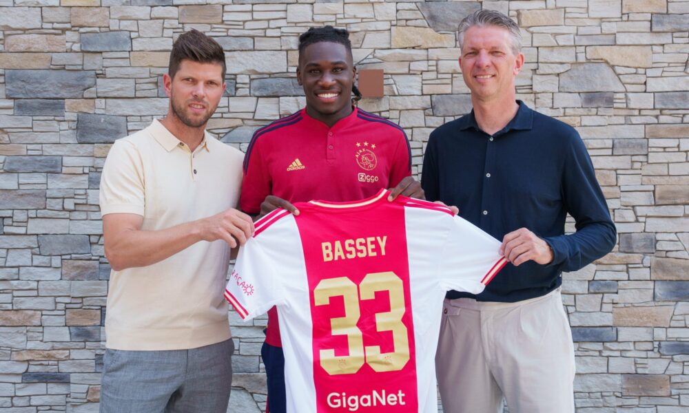 Marciano Vink: Calvin Bassey ‘cannot play football’ in defence