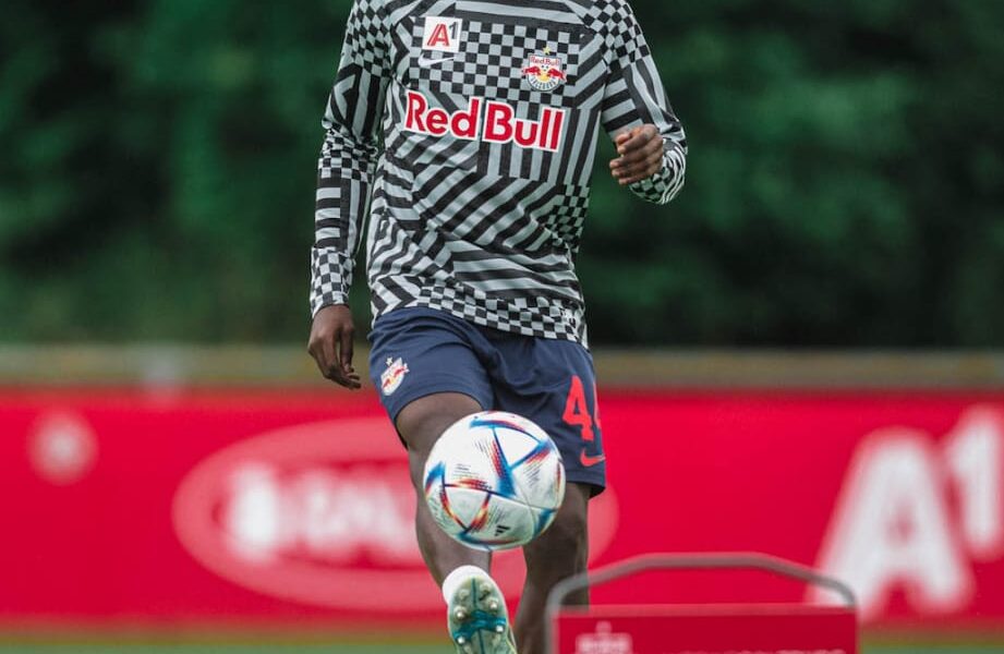 Samson Tijani Out For The Rest Of The Year After Broken Tibia Injury, Salzburg Confirms – Abroad Samson Tijani Out For The Rest Of The Year After Broken Tibia Injury, Salzburg Confirms – Abroad