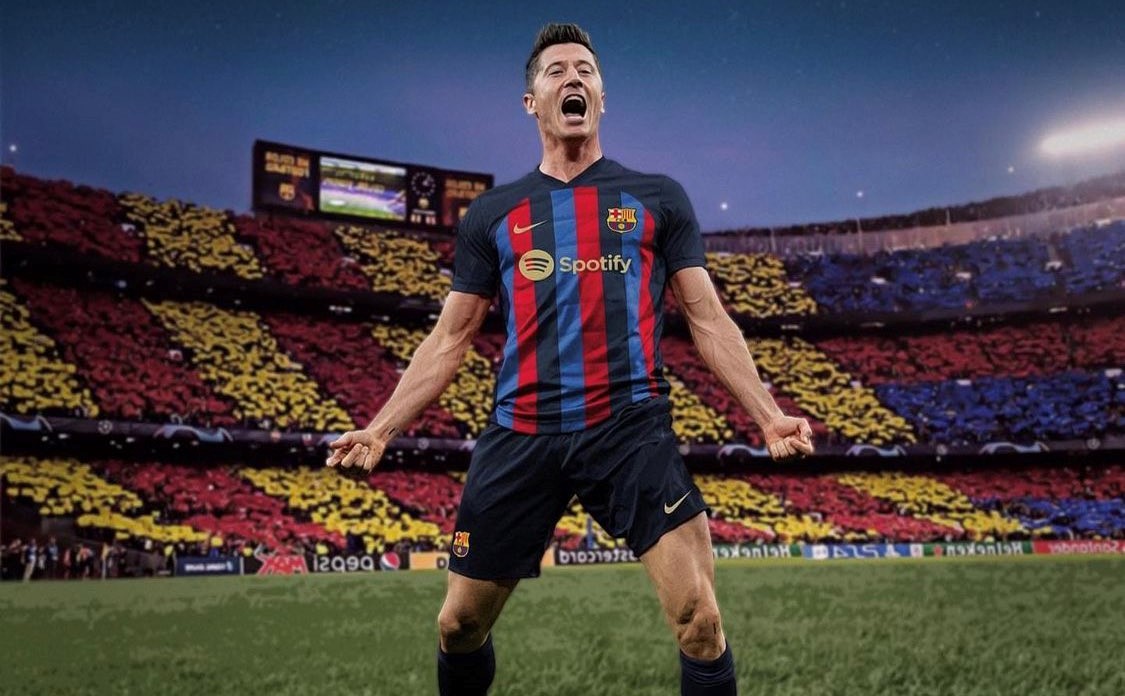 The biggest signing this summer is official as Lewandowski joins Barcelona