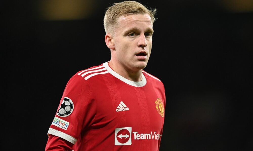 Manchester United offer Donny van de Beek in exchange for Ismael Bennacer Manchester United offer Donny van de Beek in exchange for Ismael Bennacer