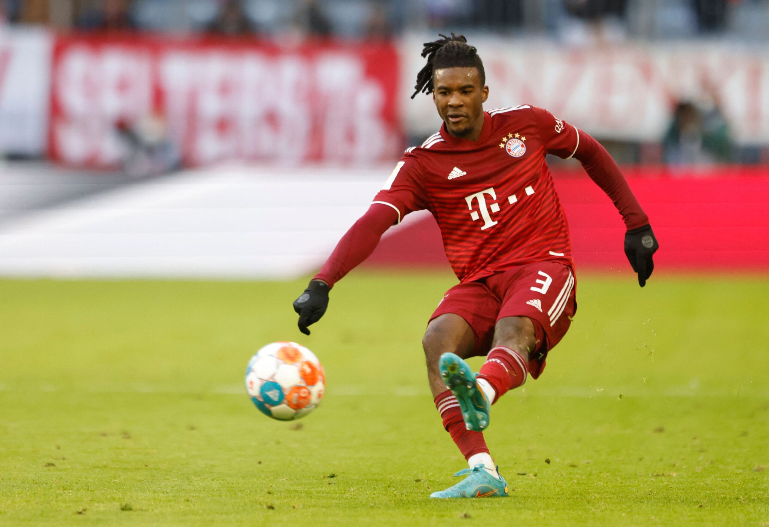 Bayern Munich open to Premier League for English defender