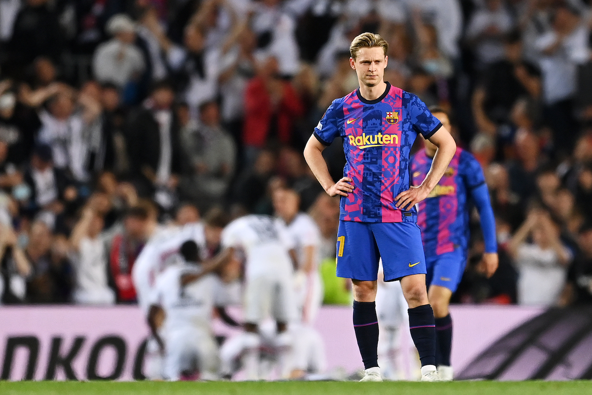 Barcelona president gives worrying De Jong update to United