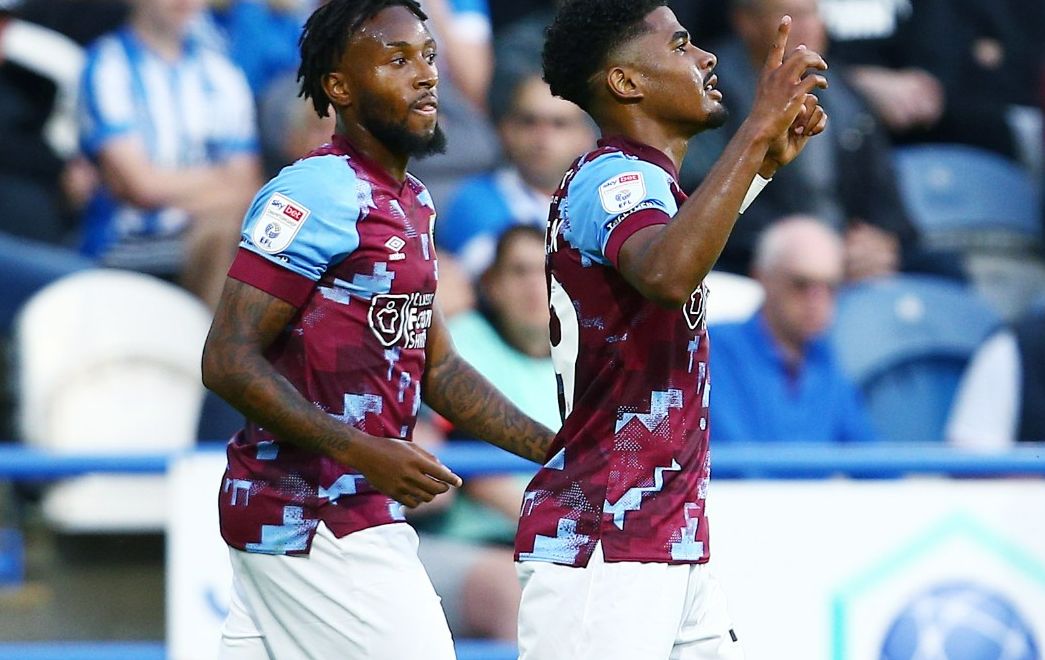 Chelsea loanee Ian Maatsen goal Huddersfield vs Burnley (0-1) Chelsea loanee Ian Maatsen goal Huddersfield vs Burnley (0-1)