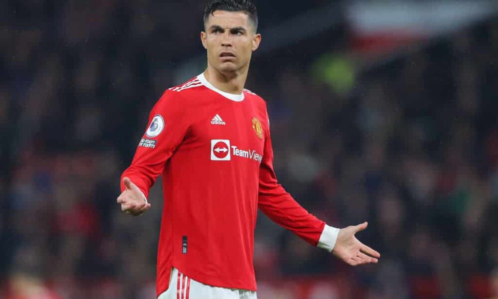 Cristiano Ronaldo asks to leave Manchester United if the club receives bid