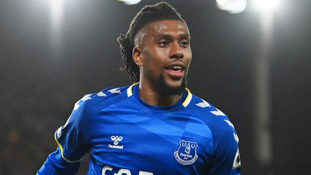 Everton Fans Rave Over Alex Iwobi’s New-Found Position Everton Fans Rave Over Alex Iwobi’s New-Found Position