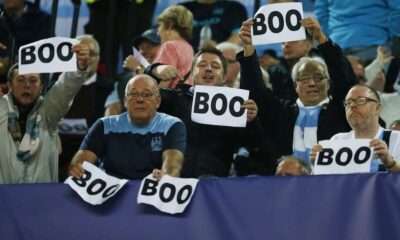 10 Times Fans Have Fell Out With Their Own Player 10 Times Fans Have Fell Out With Their Own Player