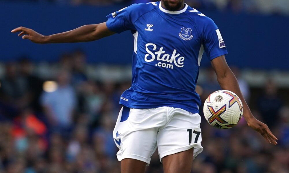 Iwobi is dogged but Jorginho’s kick seals victory for Sterling Chelsea