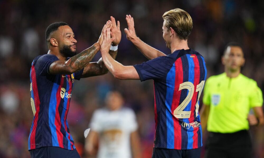 De Jong and Depay spotted at airport heading to London