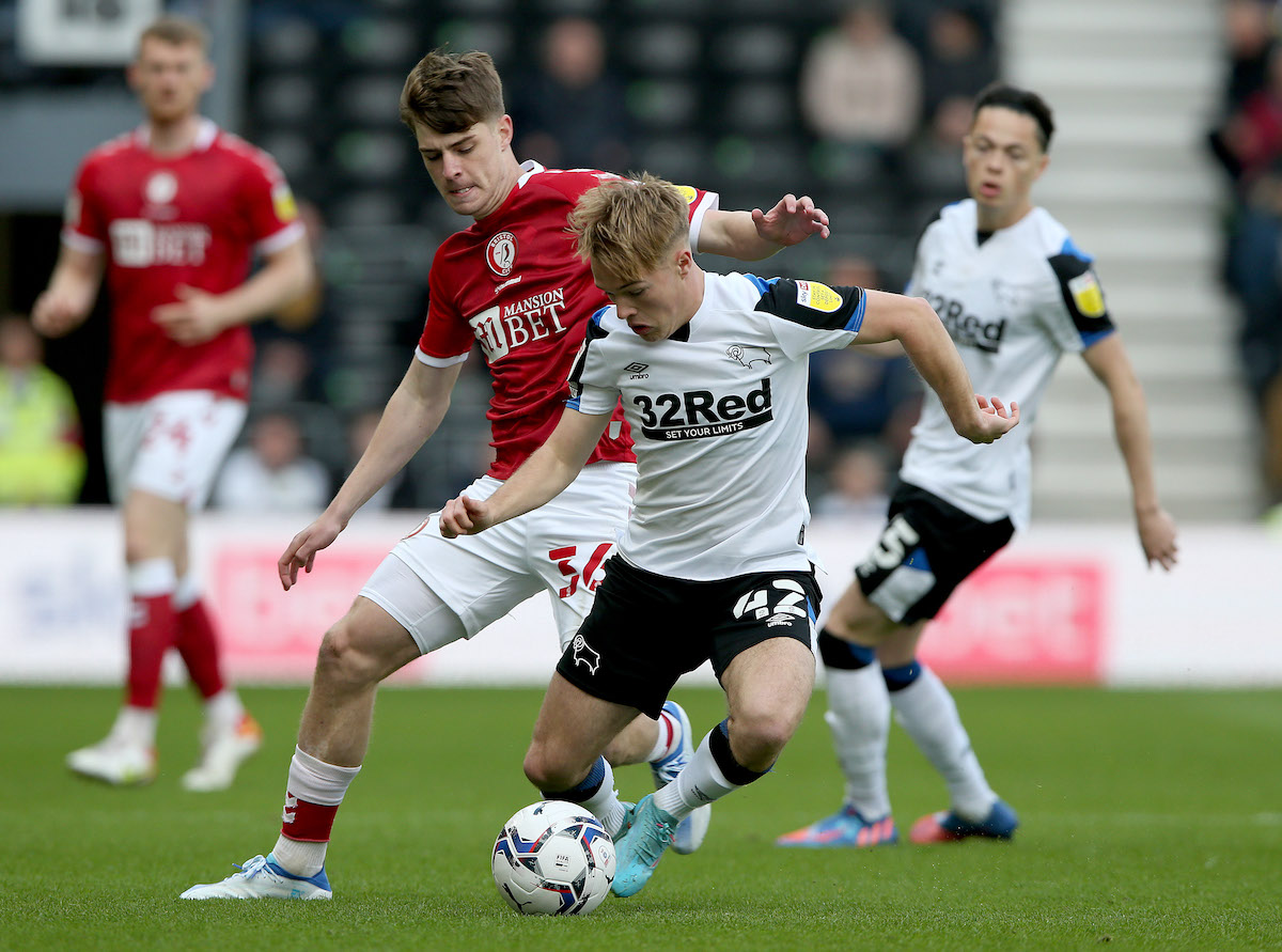 Manchester United ask about Championship midfielder