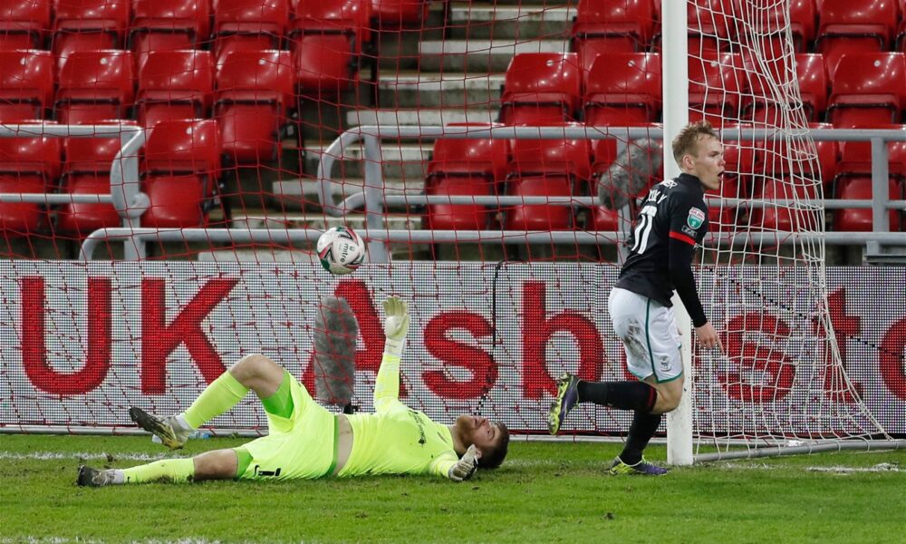 Sunderland must sign Anthony Scully