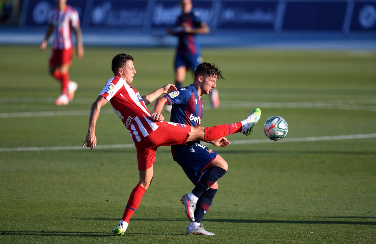 Arias Manchester United transfer announcement imminent