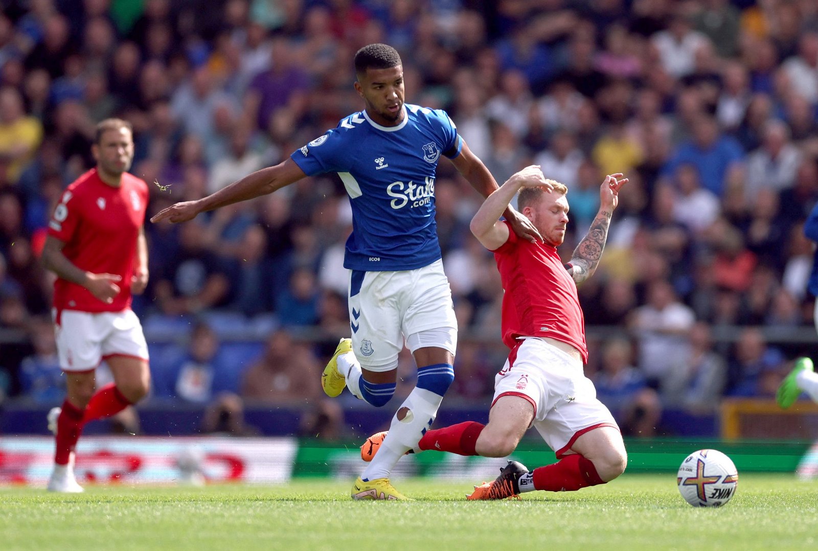 Everton: Injury expert makes Holgate claim Everton: Injury expert makes Holgate claim