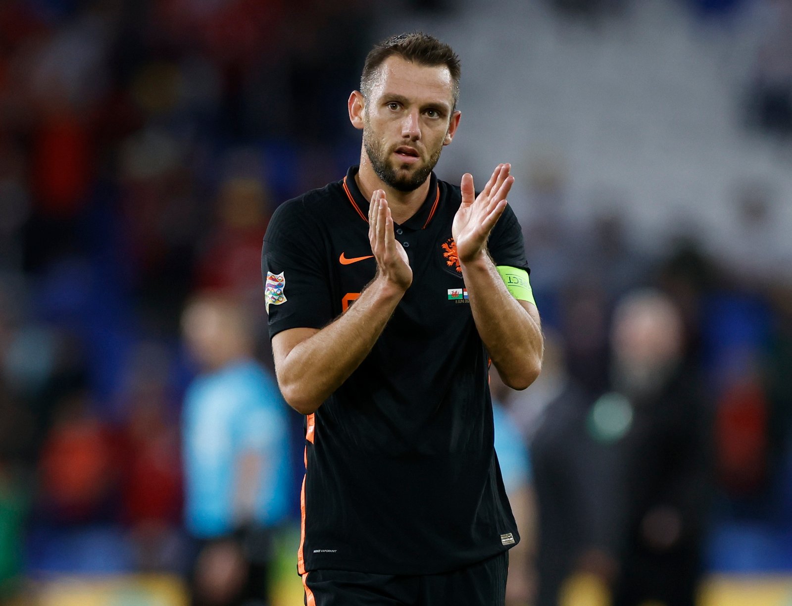 Spurs make contact over Stefan de Vrij Spurs make contact over Stefan de Vrij