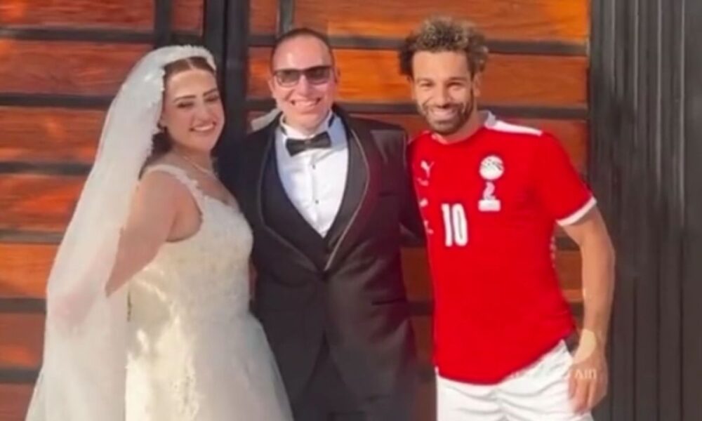 Couple have wedding gatecrashed by Liverpool’s Mohamed Salah Couple have wedding gatecrashed by Liverpool’s Mohamed Salah