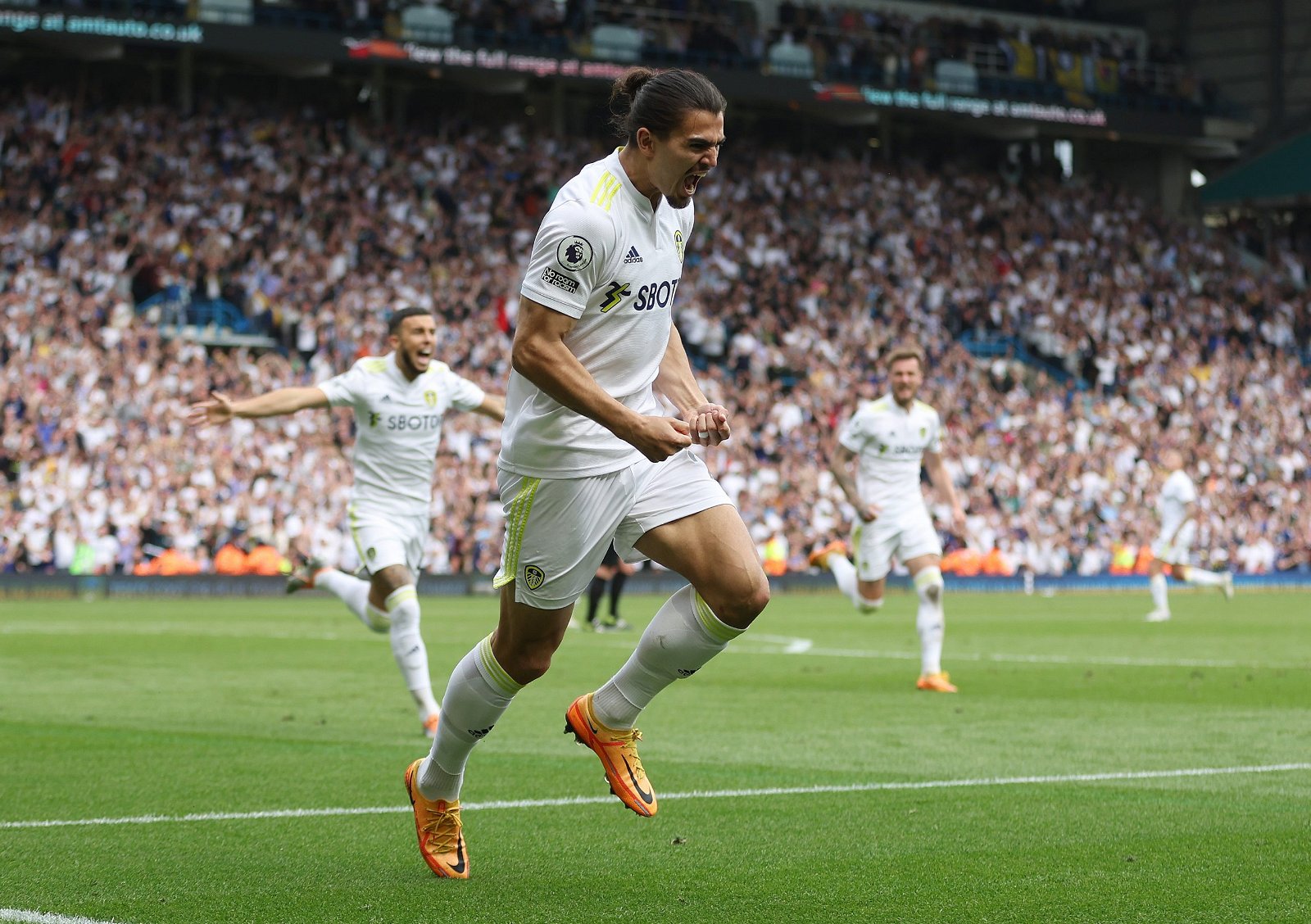 Leeds must tie down Pascal Struijk Leeds must tie down Pascal Struijk
