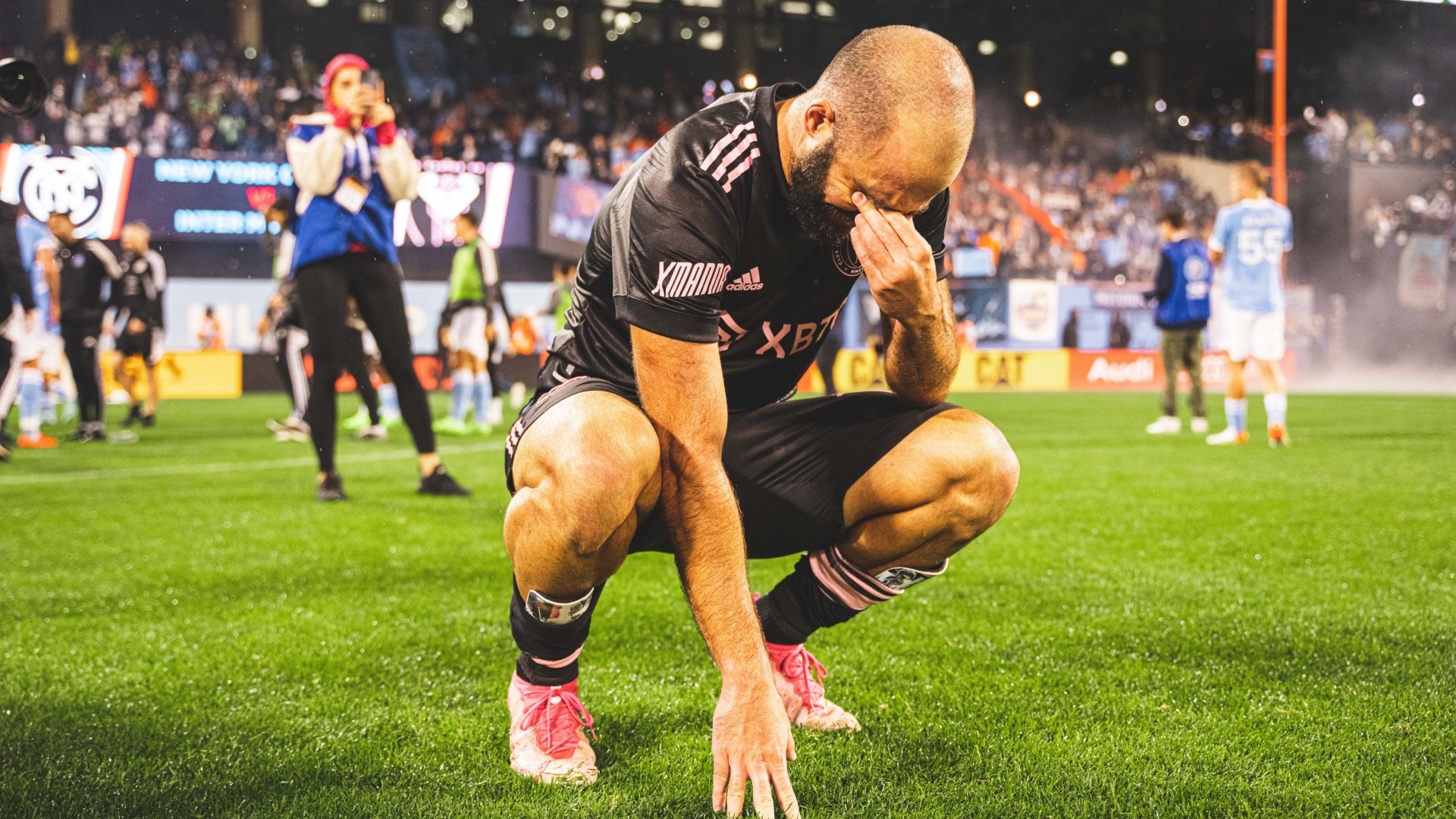 Emotional Higuain in tears after playing final match of his career