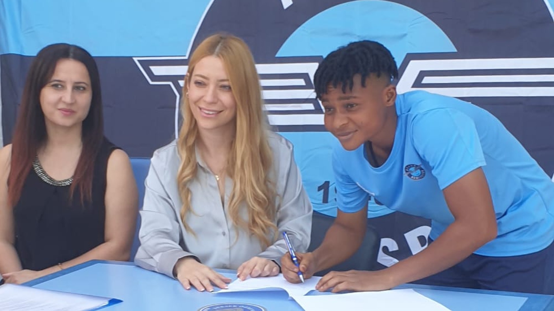 OFFICIAL: Nigerian midfielder joins Turkish side from rivals Konak Belediyesi OFFICIAL: Nigerian midfielder joins Turkish side from rivals Konak Belediyesi