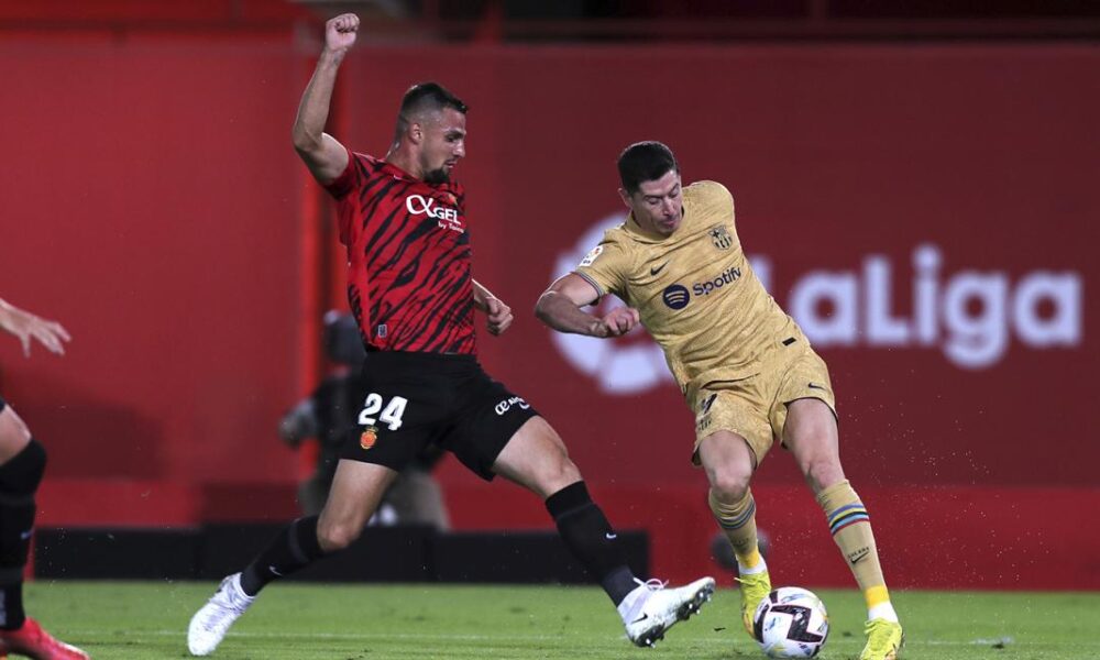 Lewandowski looks back on his integration and praises the young people!