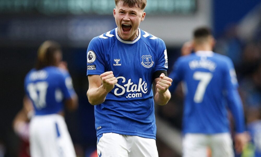 Everton may have future legend in Patterson