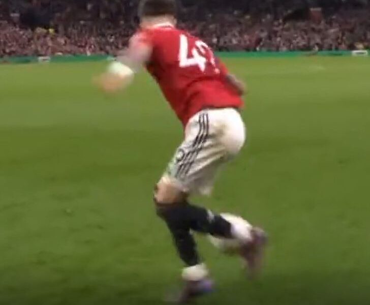 Manchester United youngster Alejandro Garnacho shows his flair with ridiculous skill