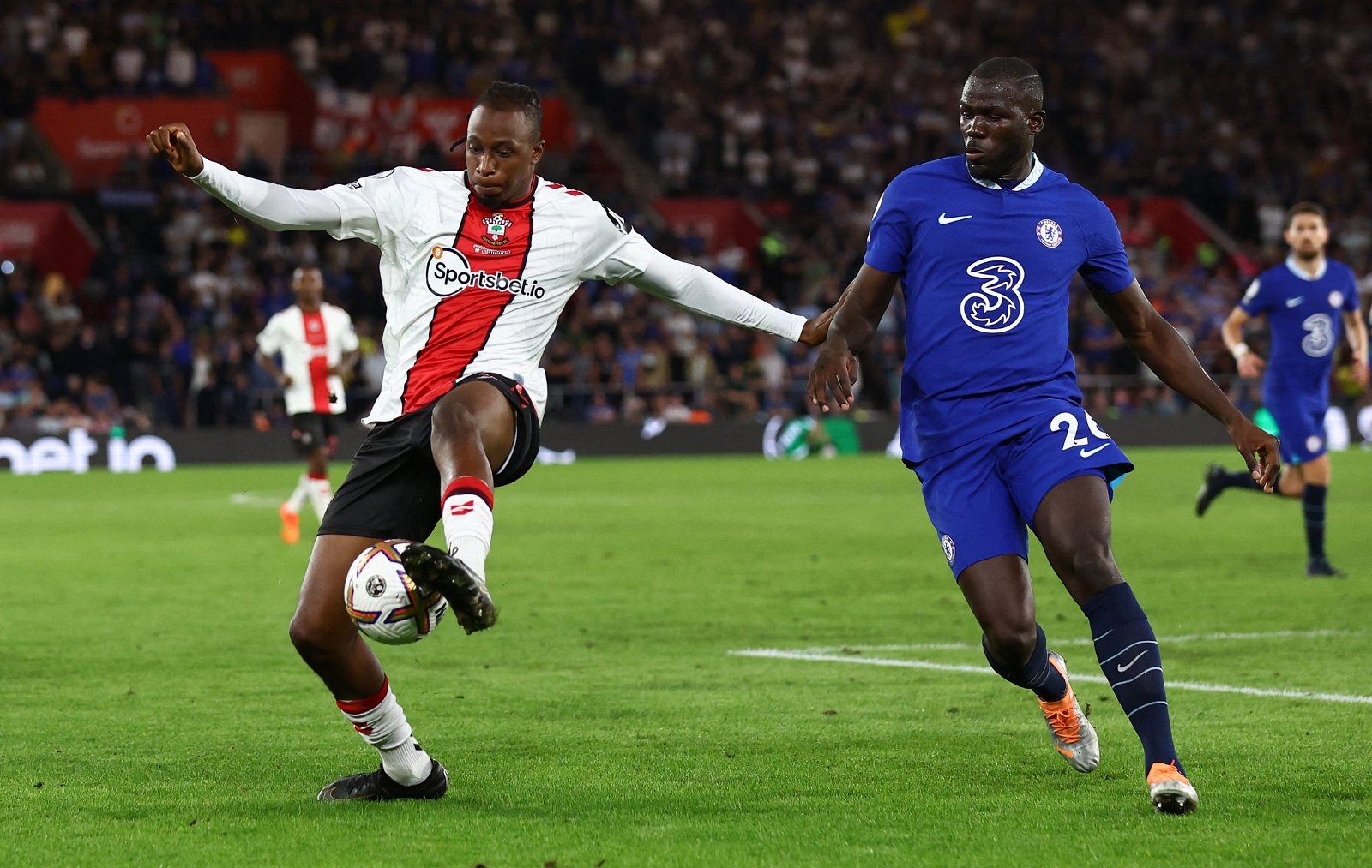 Joe Aribo shines as Southampton claim valuable victory at Bournemouth Joe Aribo shines as Southampton claim valuable victory at Bournemouth
