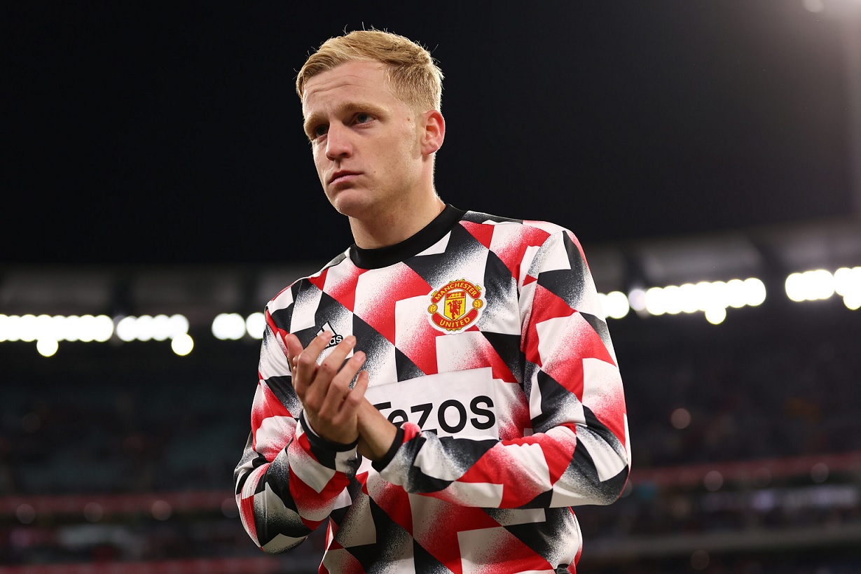 Man United decide to let Donny van de Beek leave the club