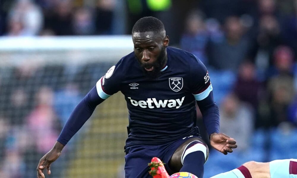 Moyes now looking to sell 28-year-old West Ham man Moyes now looking to sell 28-year-old West Ham man