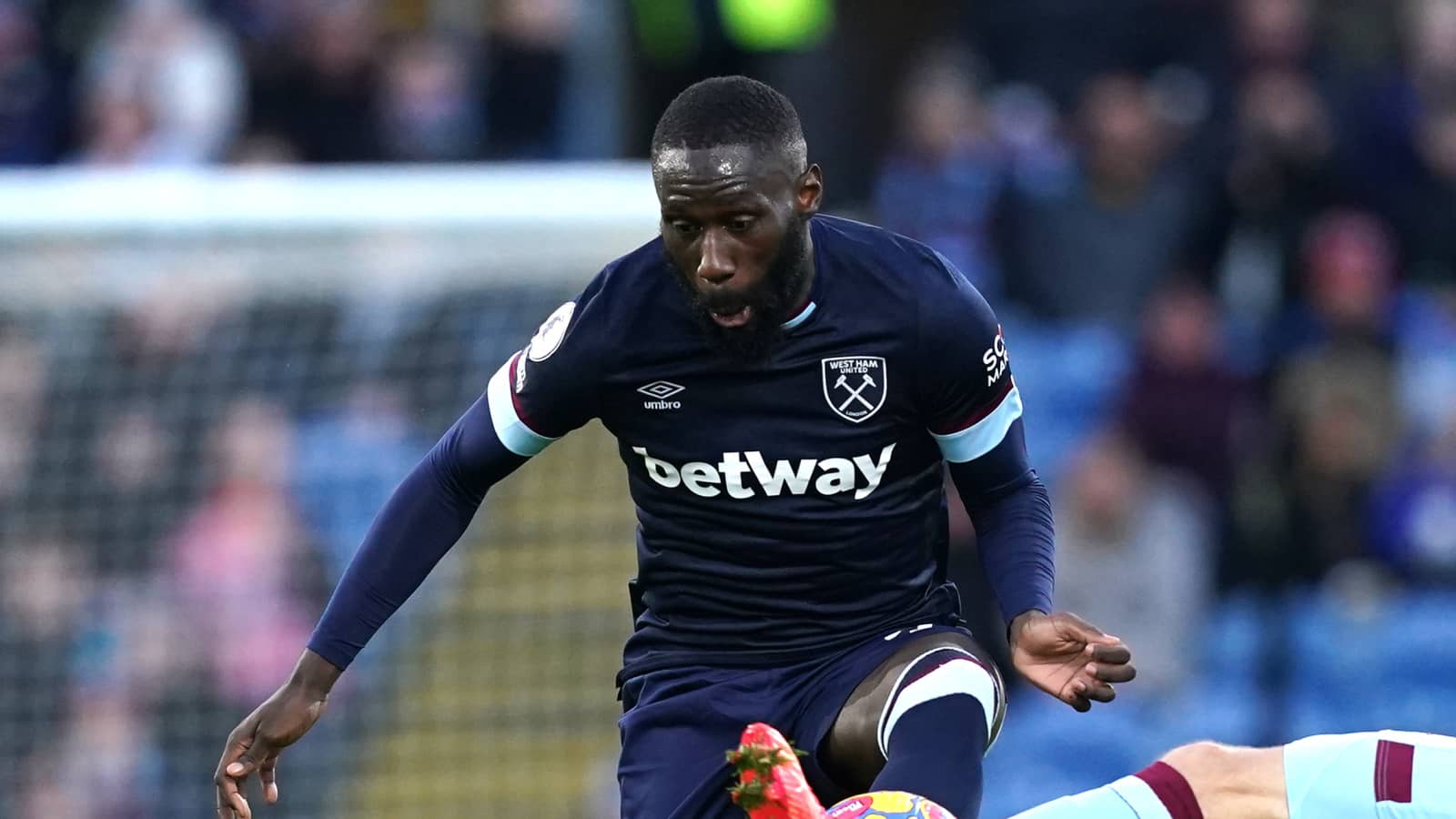 Moyes now looking to sell 28-year-old West Ham man Moyes now looking to sell 28-year-old West Ham man