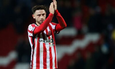 Sunderland: Roberts let Mowbray down Sunderland: Roberts let Mowbray down