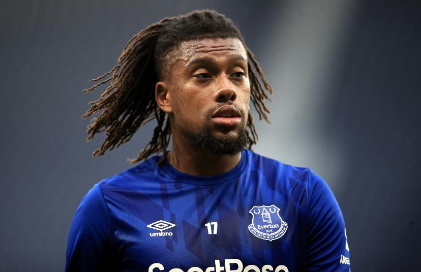 WATCH- ‘Have it back’ -Bizarre scene as fan hurls Iwobi’s shirt back at him WATCH- ‘Have it back’ -Bizarre scene as fan hurls Iwobi’s shirt back at him