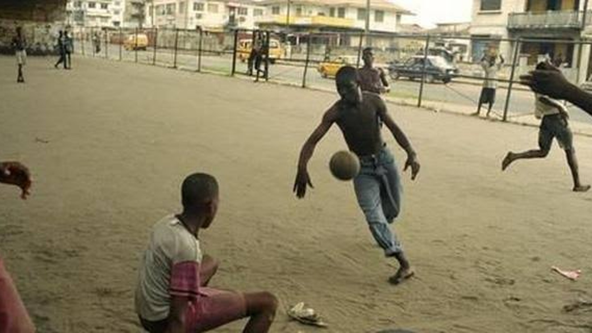 Tragedy hits UNILAG as 100 Level student slumps, dies during football match Tragedy hits UNILAG as 100 Level student slumps, dies during football match