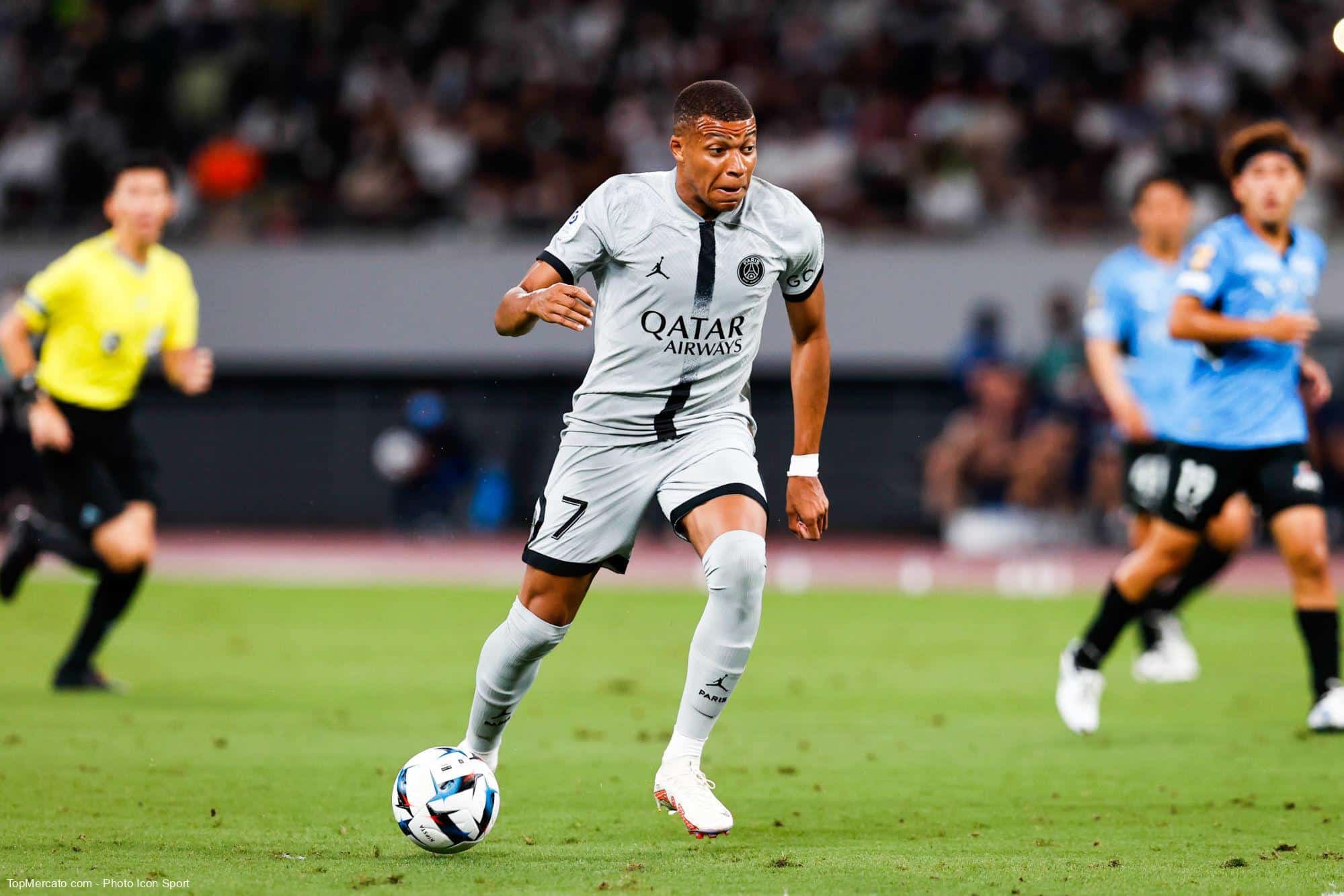 Mbappé slips in the corridors of the Park! Mbappé slips in the corridors of the Park!