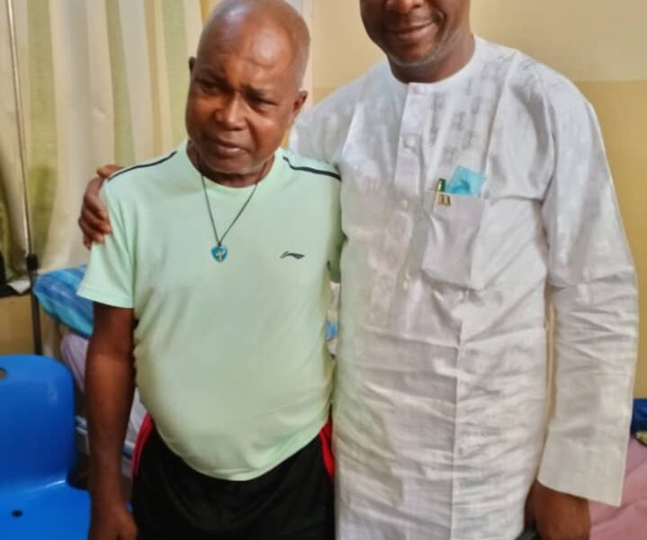 NFF President, Gusua Donate Half Million To Ailing Henry Nwosu NFF President, Gusua Donate Half Million To Ailing Henry Nwosu