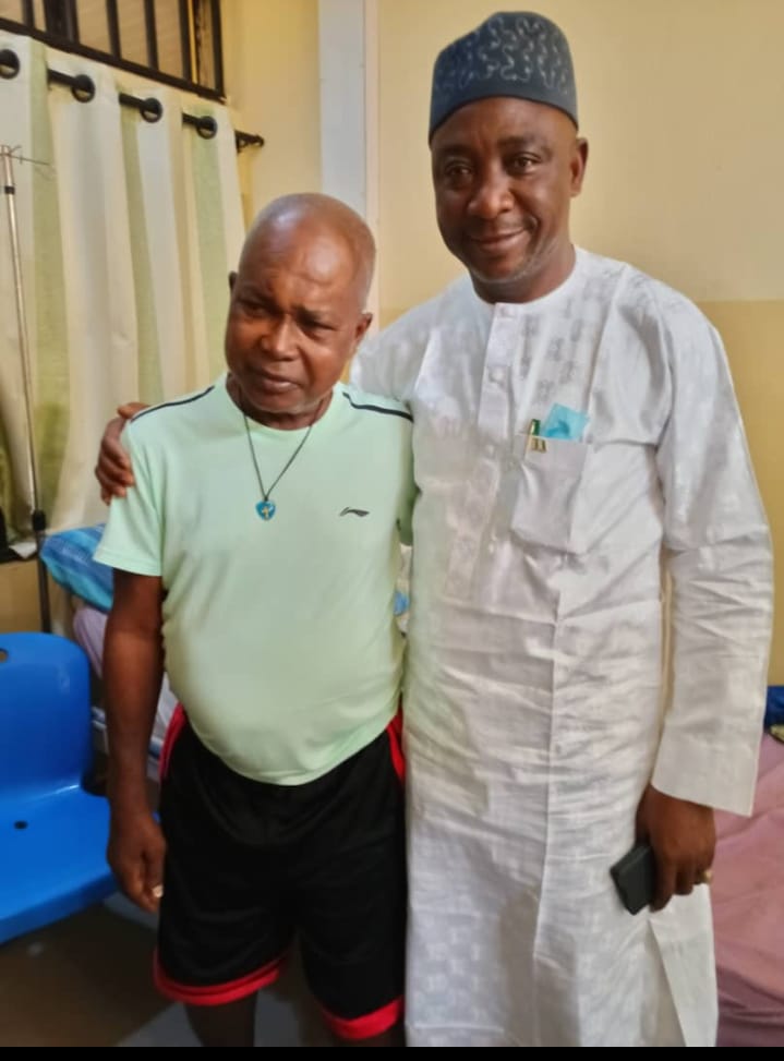 NFF President, Gusua Donate Half Million To Ailing Henry Nwosu NFF President, Gusua Donate Half Million To Ailing Henry Nwosu