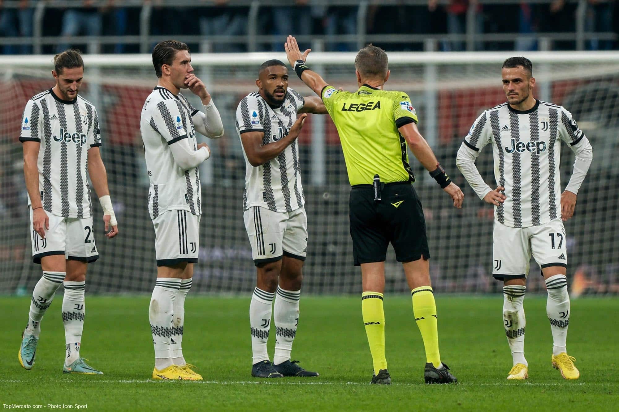 PSG looks to Juventus and Dortmund for its transfer window PSG looks to Juventus and Dortmund for its transfer window