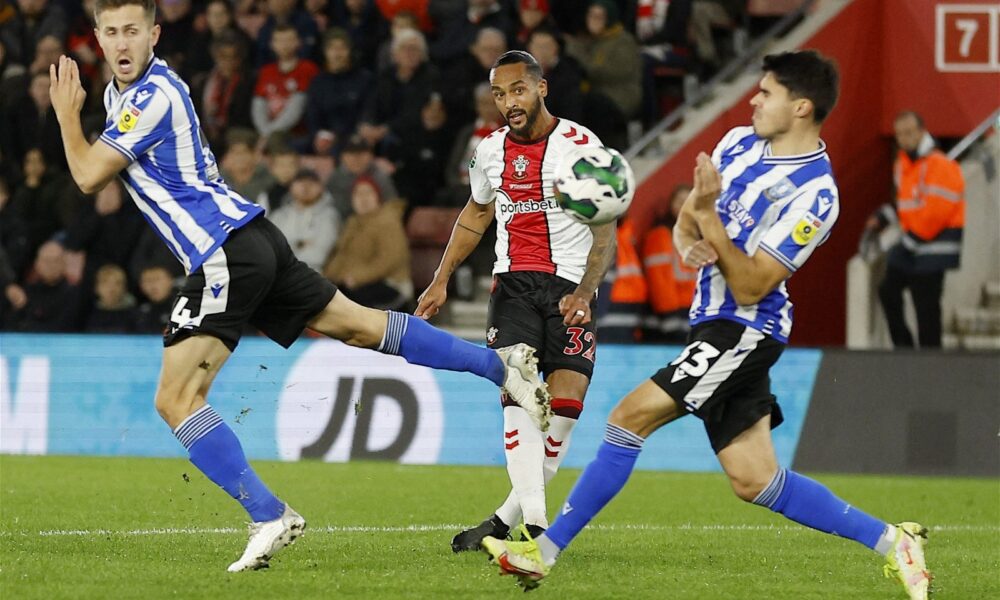 Southampton: Jones must ditch Theo Walcott