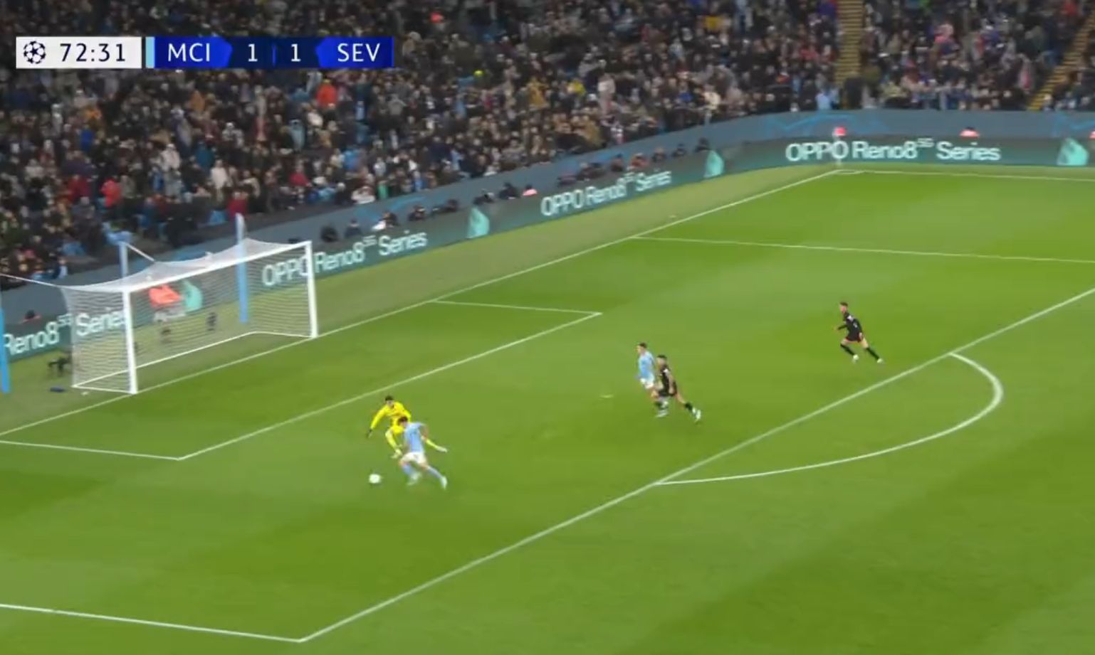 World-class assist from De Bruyne helps Alvarez put City ahead