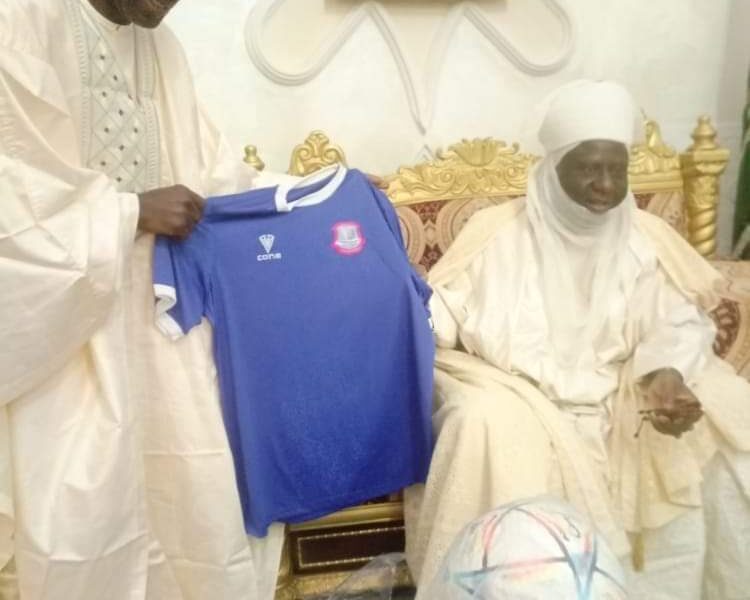 Emir Of Minna Showers Royal Blessings On Bala, As Tornadoes Coach Gets Fan Award